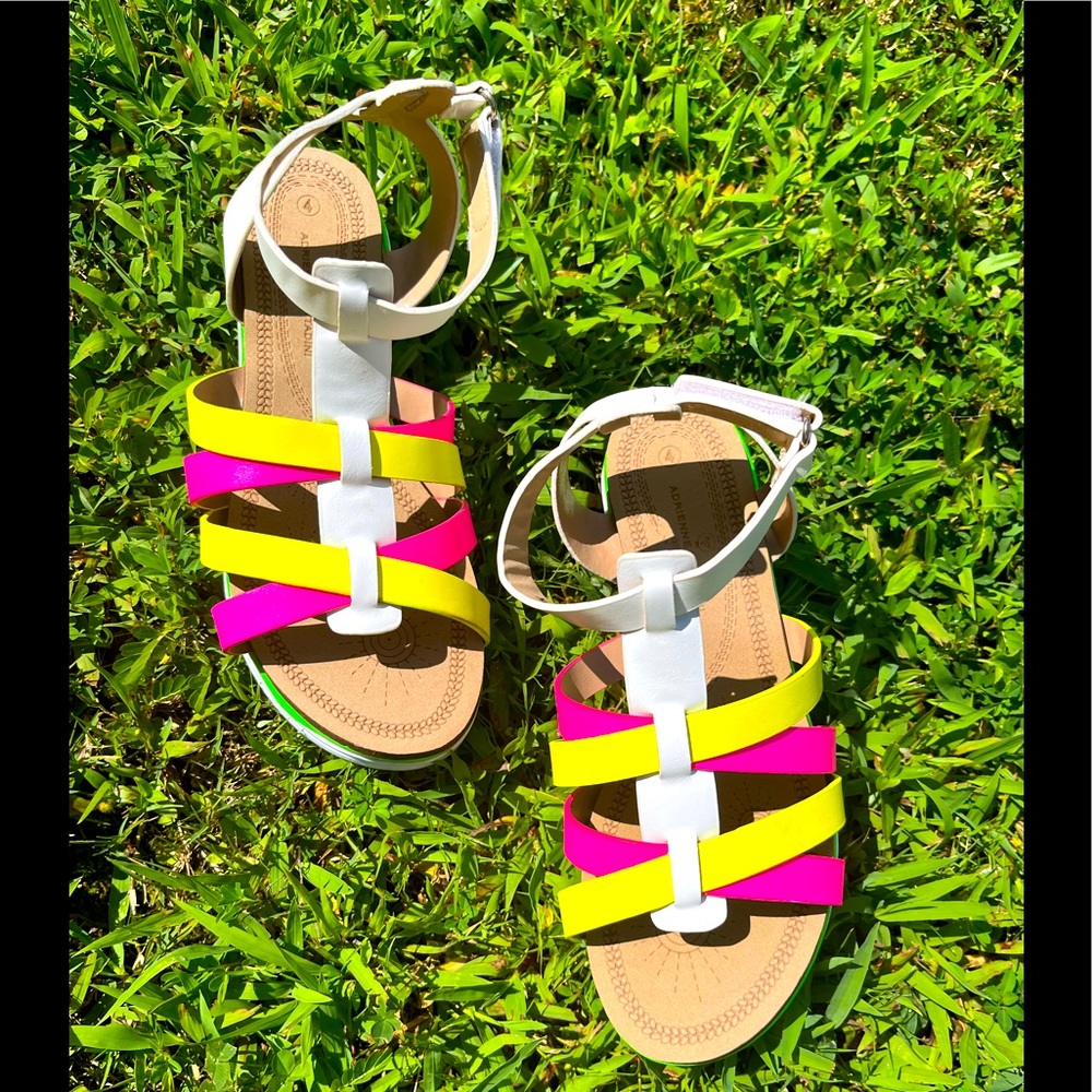 ADRIENNE VITTADINI GIRL Sz 4 SANDALS
